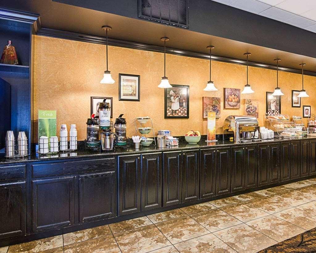 Quality Inn Lewisburg Restaurant photo