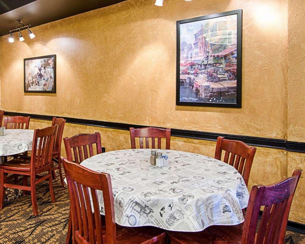 Quality Inn Lewisburg Restaurant photo